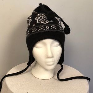 Practically brand new toboggan with ear flaps